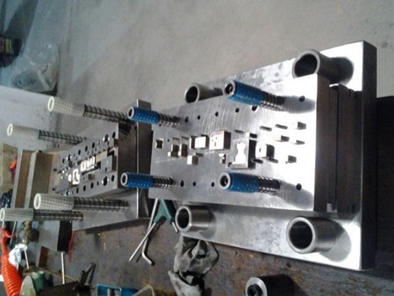 沿滩模具制造-12