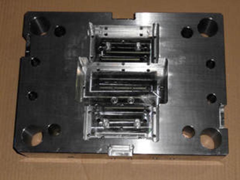 沿滩精密塑料模-06